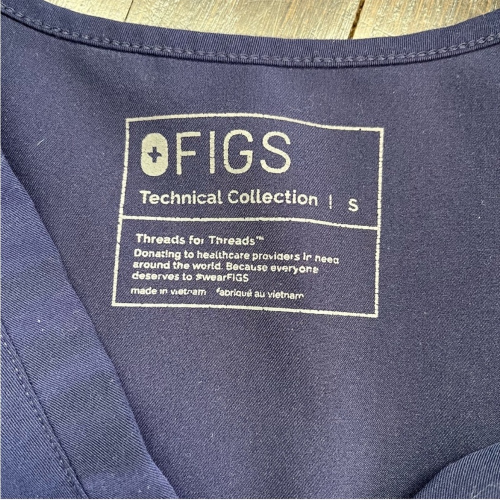 FIGS Scrub Set - Picture 2 of 8
